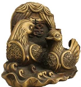 estatua de latón de patos