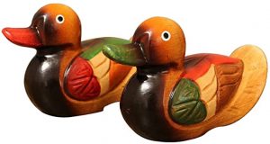 pareja de patos de madera
